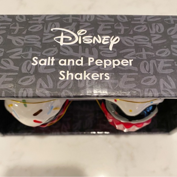 Mickey and Minnie Mouse Salt & Pepper Shakers Cupcake Icing Ceramic - Picture 3 of 7